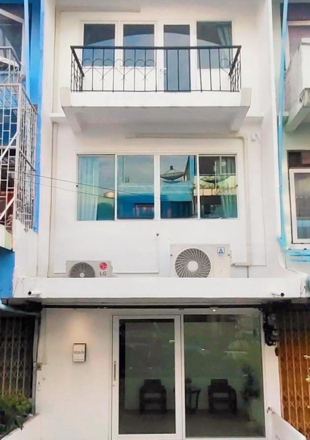 Whole 3-Storey House Right In The Local Community. Bangkok Eksteriør billede